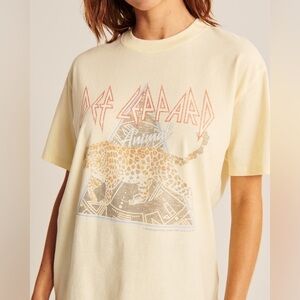 Abercrombie & Fitch Oversized Def Leppard Graphic T-Shirt Soft A&F Collection